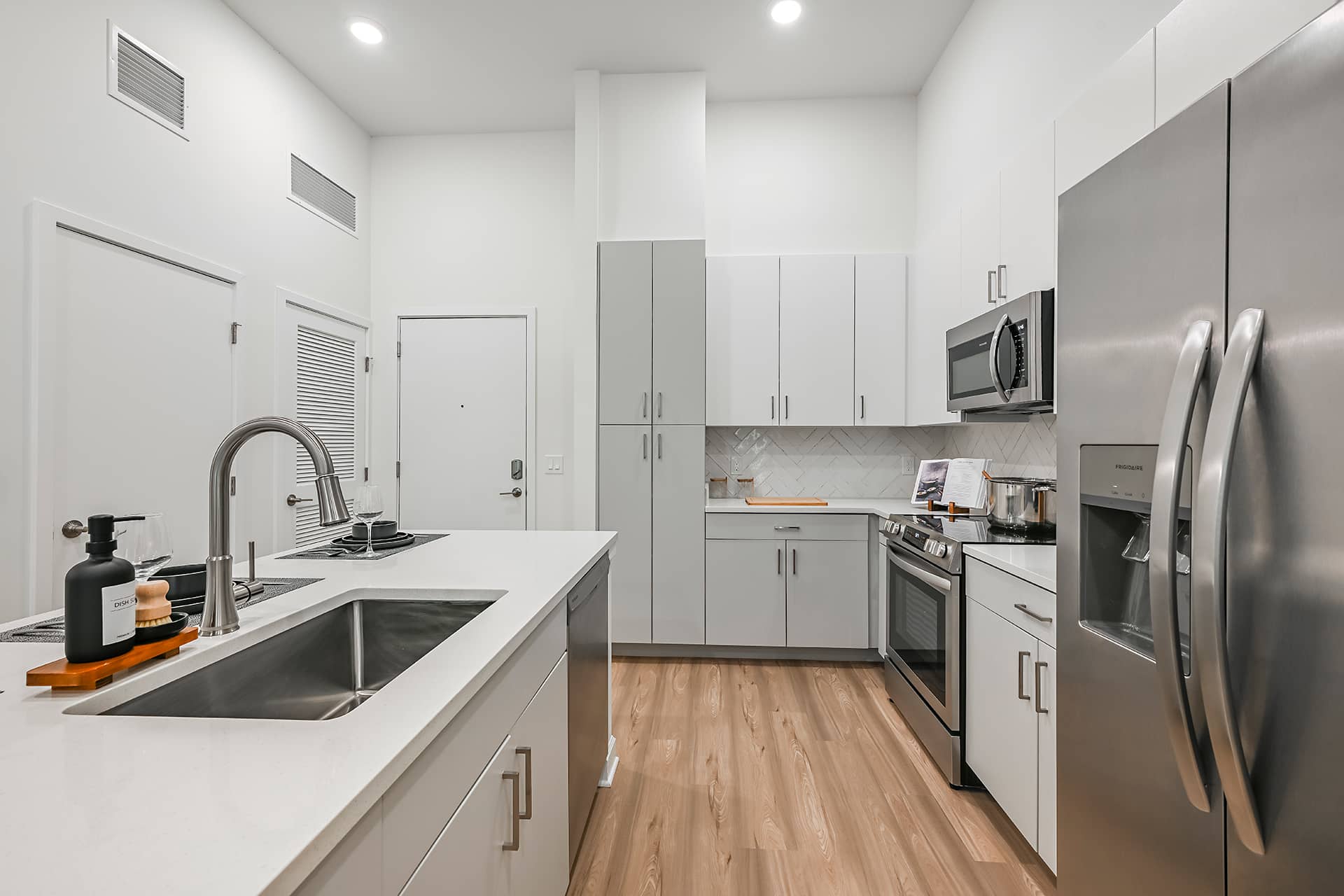 One-Bedroom, Celestial, L-Shaped Kitchen